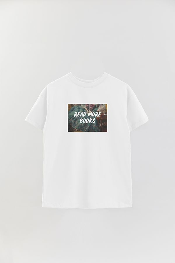 REMERA OVER ESTAMPADA ART COLLECTION 7 READ MORE BOOKS