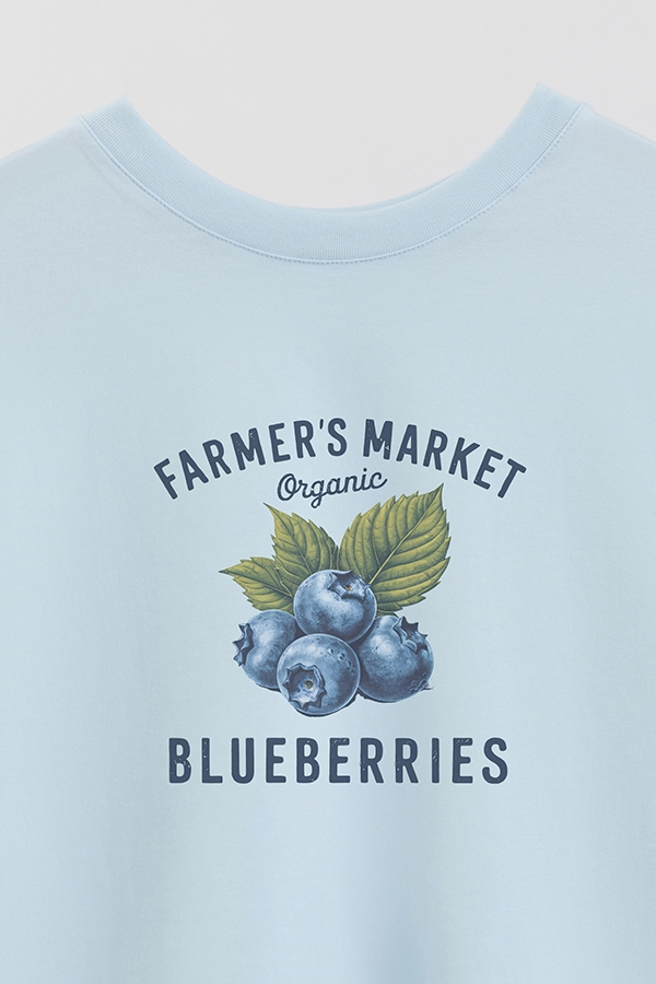 REMERA CROP ESTAMPADA HARVEST FARMER MARKET BLUEBERRY