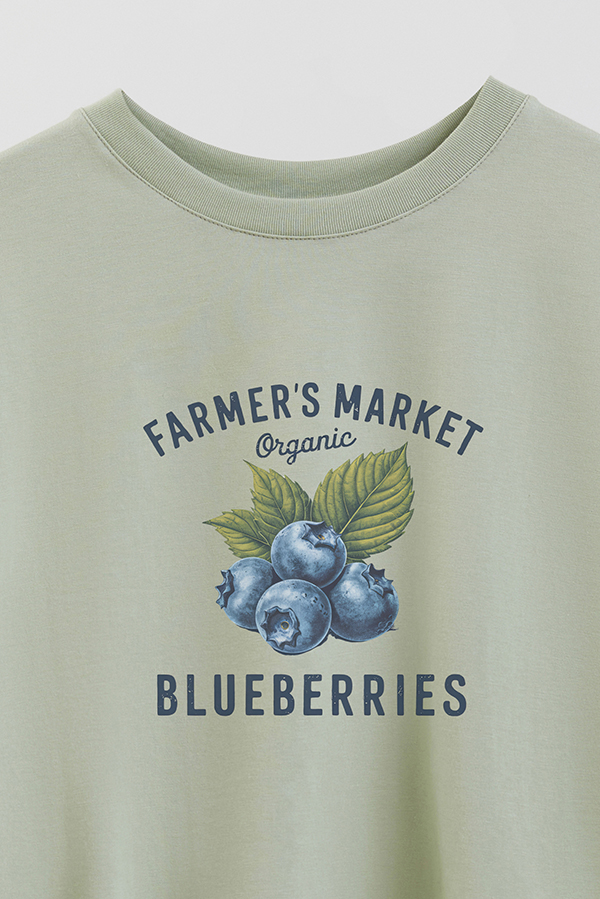 REMERA CROP ESTAMPADA HARVEST FARMER MARKET BLUEBERRY