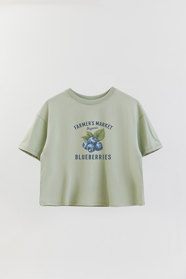 REMERA CROP ESTAMPADA HARVEST FARMER MARKET BLUEBERRY