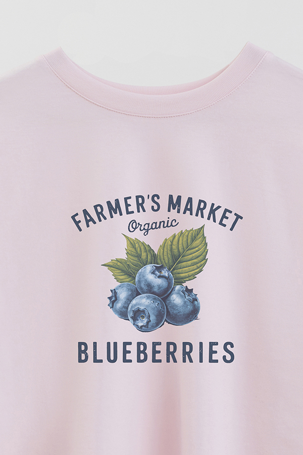 REMERA CROP ESTAMPADA HARVEST FARMER MARKET BLUEBERRY