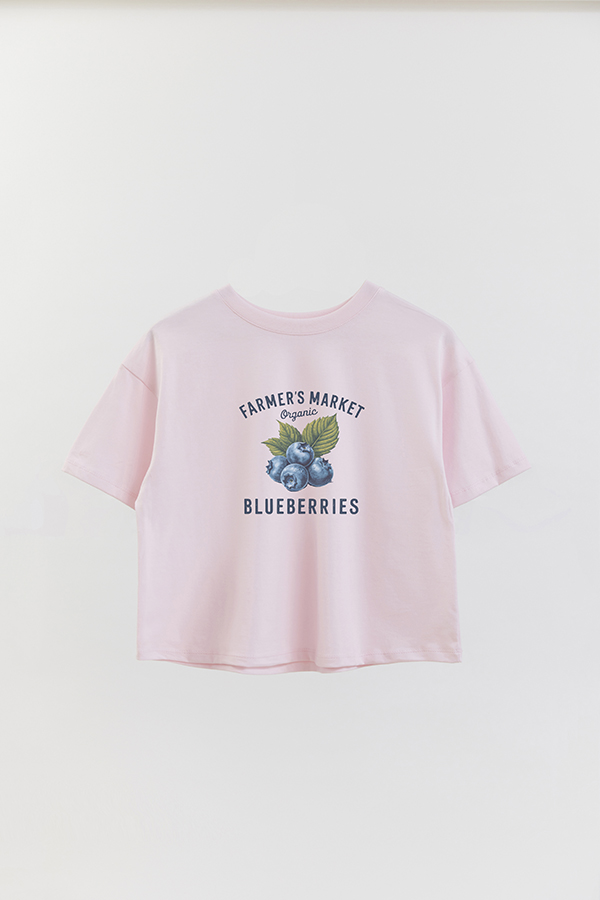 REMERA CROP ESTAMPADA HARVEST FARMER MARKET BLUEBERRY