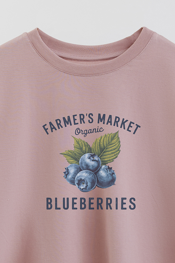 REMERA CROP ESTAMPADA HARVEST FARMER MARKET BLUEBERRY