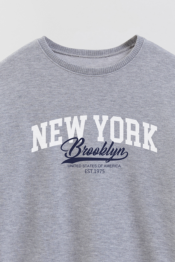 BUZO CREWNECK RUSTICO VARSITY GIRL BROOKLYN