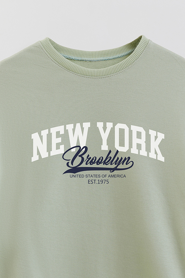 BUZO CREWNECK RUSTICO VARSITY GIRL BROOKLYN
