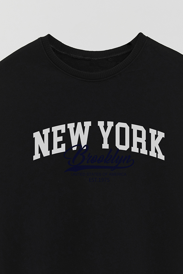 BUZO CREWNECK RUSTICO VARSITY GIRL BROOKLYN