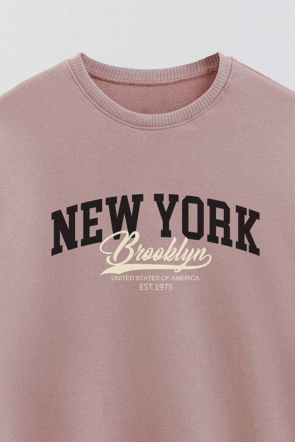 BUZO CREWNECK RUSTICO VARSITY GIRL BROOKLYN