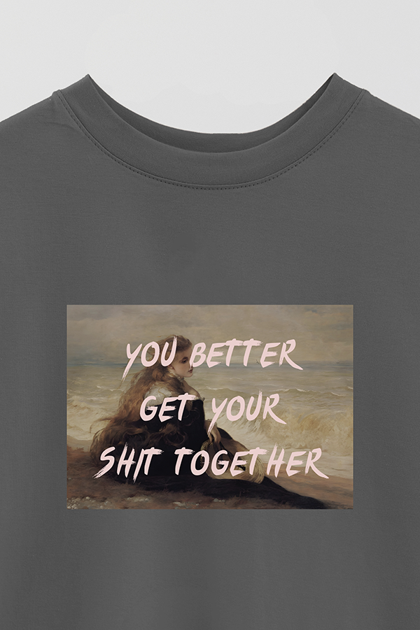 REMERA OVER ESTAMPADA ART COLLECTION 90 YOU BETTER GET YOUR SHIT TOGETHER