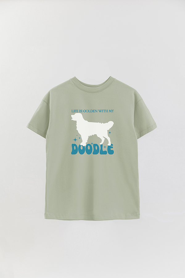 REMERA OVER ESTAMPADA DOG LIFE IS GOLDEN WITH MY DOODLE