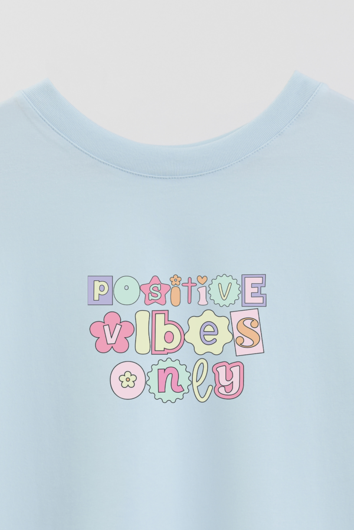 REMERA CROP ESTAMPADA CV4 POSITIVE VIBES ONLY